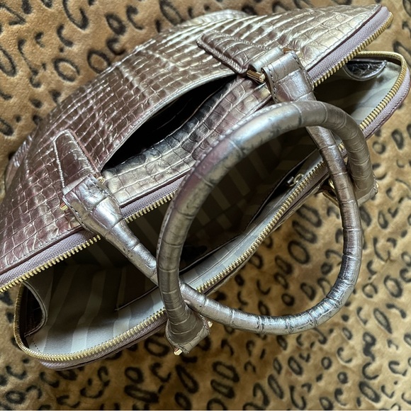 BRAHMIN BAG. GREAT CONDITION. Gold. Received many compliments on bag. - Picture 5 of 8